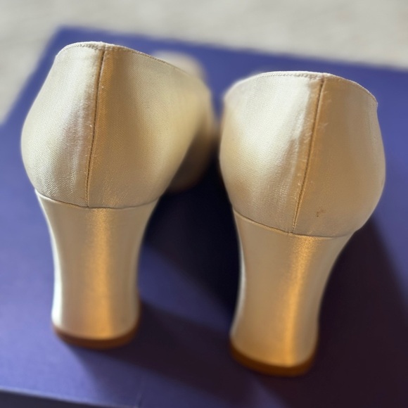 Pura Lopez Vintage Cream Silk Pumps - Picture 4 of 8